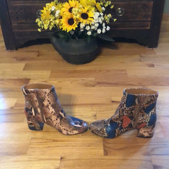 Boots - Picture 3 of 13